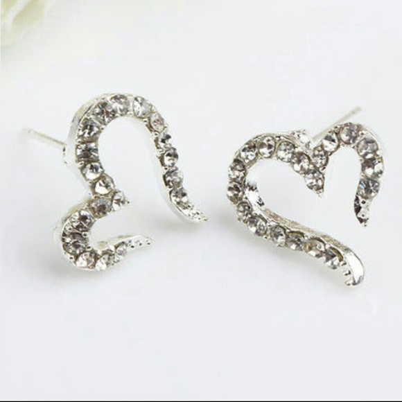 NEW Silver Rhinestone Heart Earrings