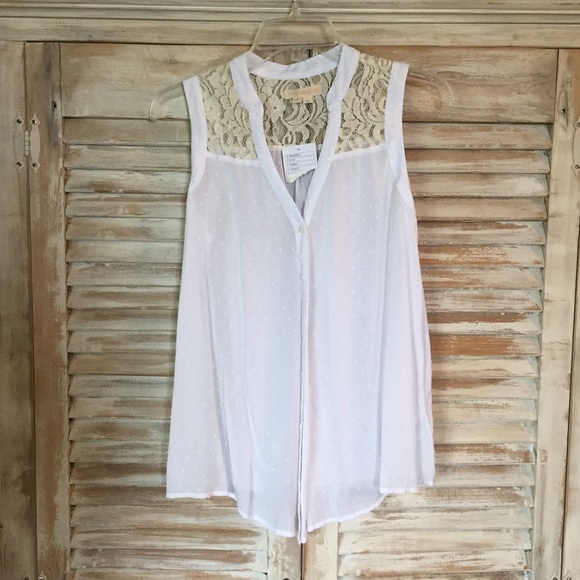 Anthropologie Tops - Anthropologie white and lace top