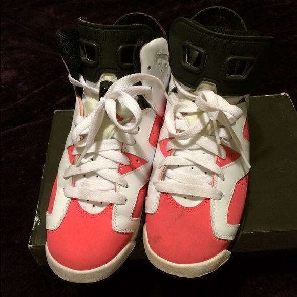 Air Jordan VI coral/white/black size 4.5y