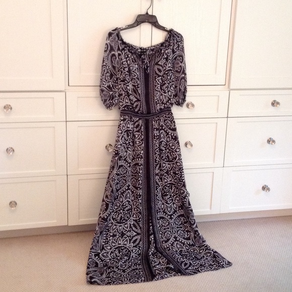 White House Black market - Picture 1 of 1