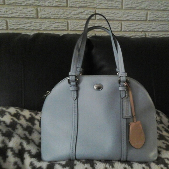 ♢♢ SALE ♢♢ Authentic Coach Satchel