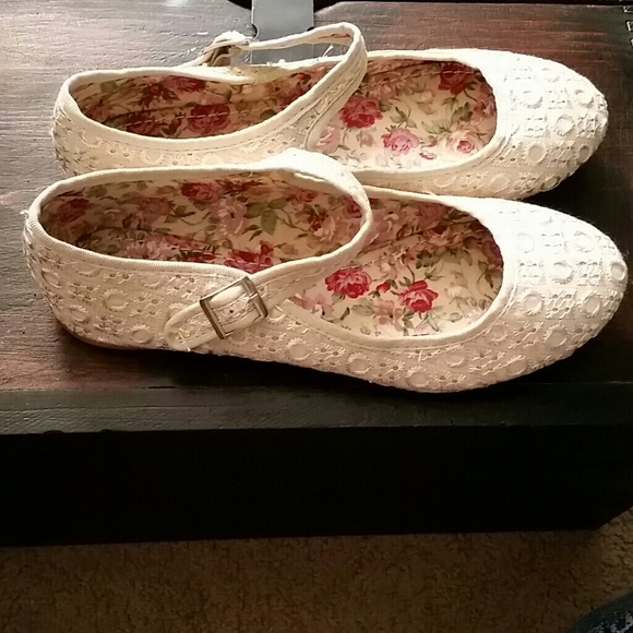 Soda ballet flats