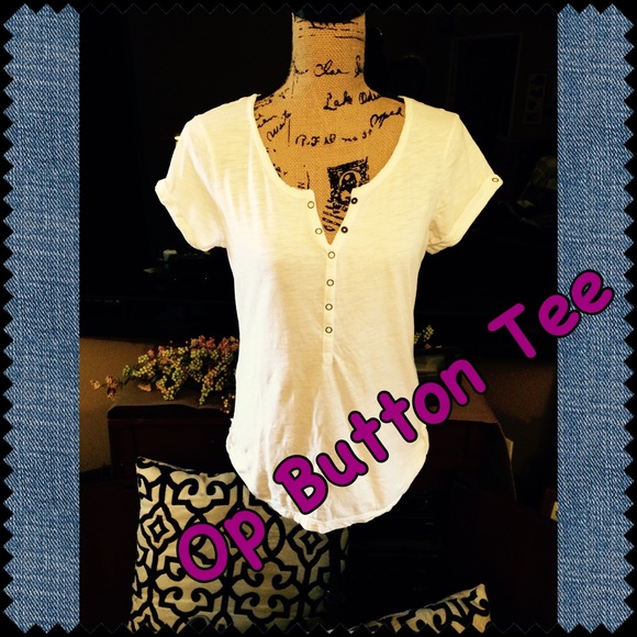 Op BUTTON TEE TOP
