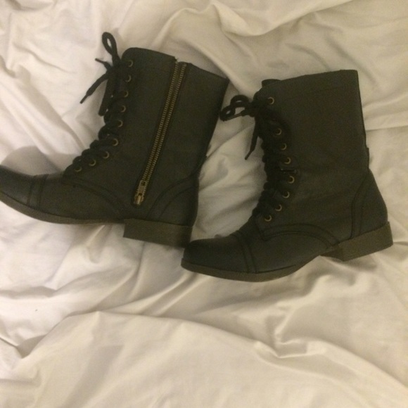 Combat boots
