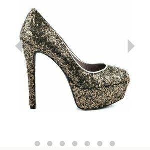 2 Pairs of Jessica Simpson heels