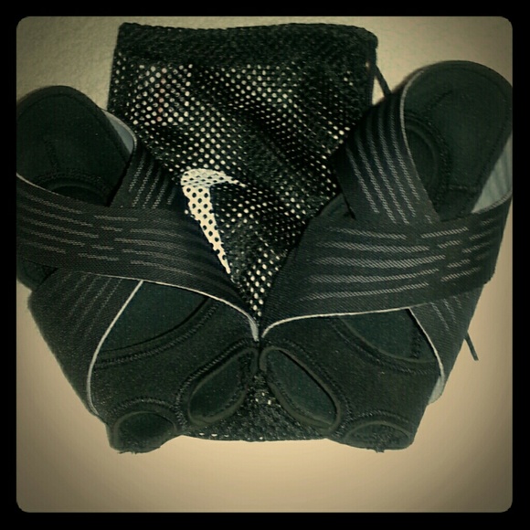 Nike Wrap with bag *Like New*