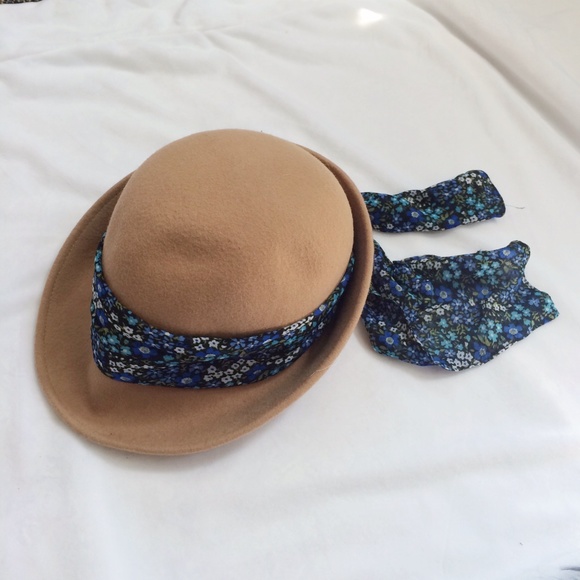 Wool hat with floral scarf