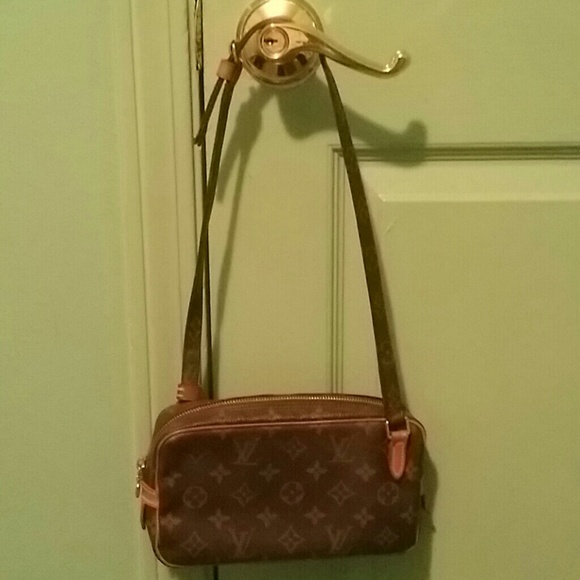 100% Authentic Louis Vuitton Marly Bandouliere