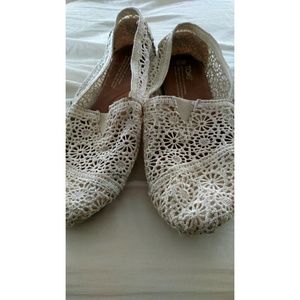 crochet toms