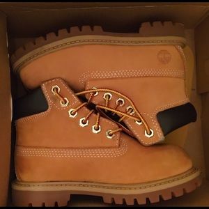 Timberlands construction boots size 10c in KIDS!!!