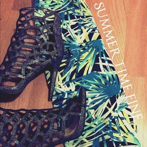 High waisted Printed body con skirt!