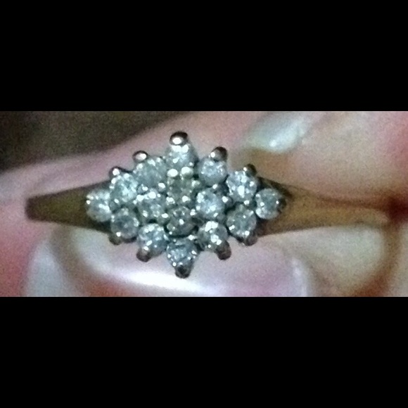 10K SOLID GOLD RING WITH GENUINE DIAMONDS