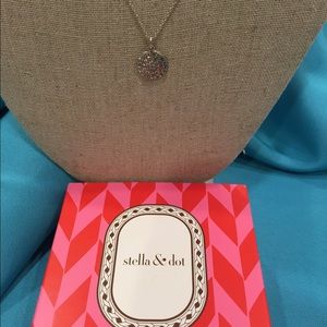 Stella & Dot  Etoile Pendant necklace