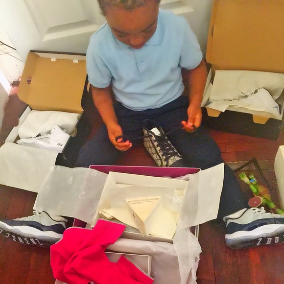 Meet your sneaker seller😍😍😇