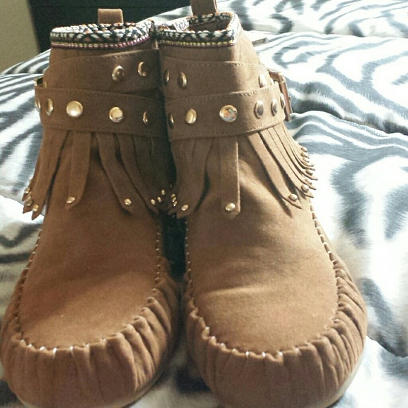Indian Fringe Boots (: