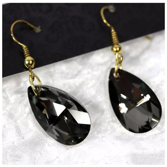 D11 Large Black Crystal Lion Head Pendant Necklace - Picture 3 of 4