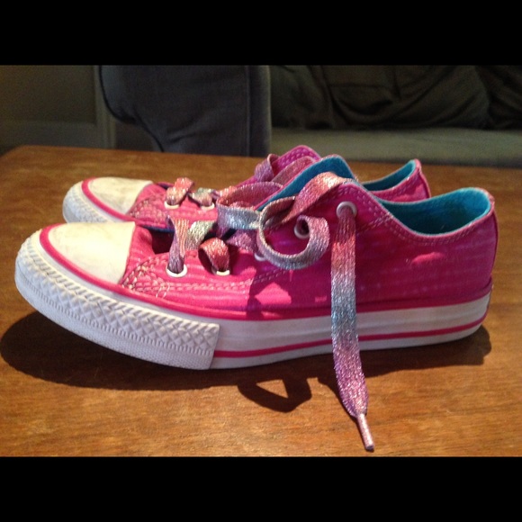 Adorable Converse low tops
