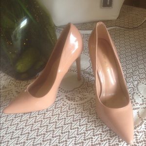 Nude lovely shoe worn but in perfect condition