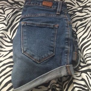 Cute high rise shorts ☺️