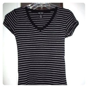 Black & white striped v-neck tee, size medium