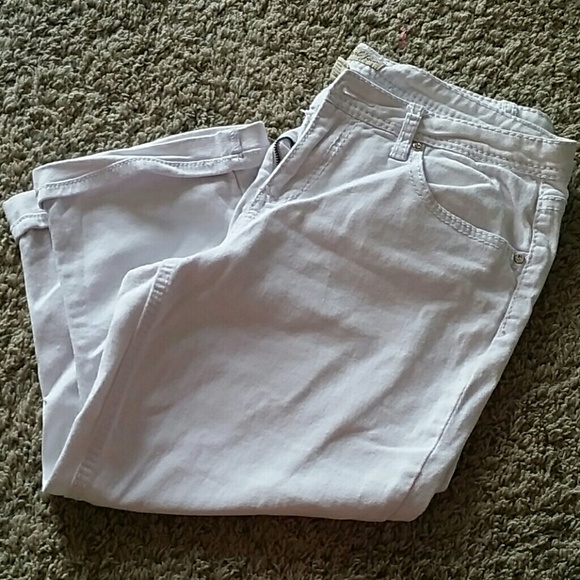 White jean capri