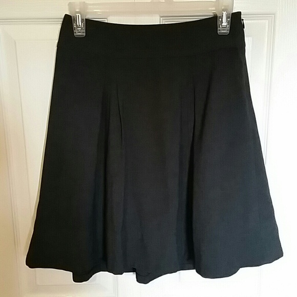Flirty dark grey skirt