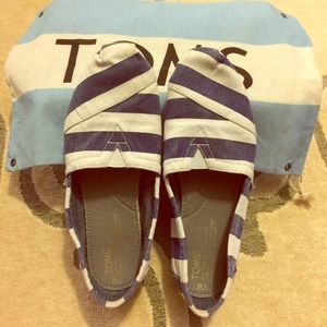 TOMS size 7