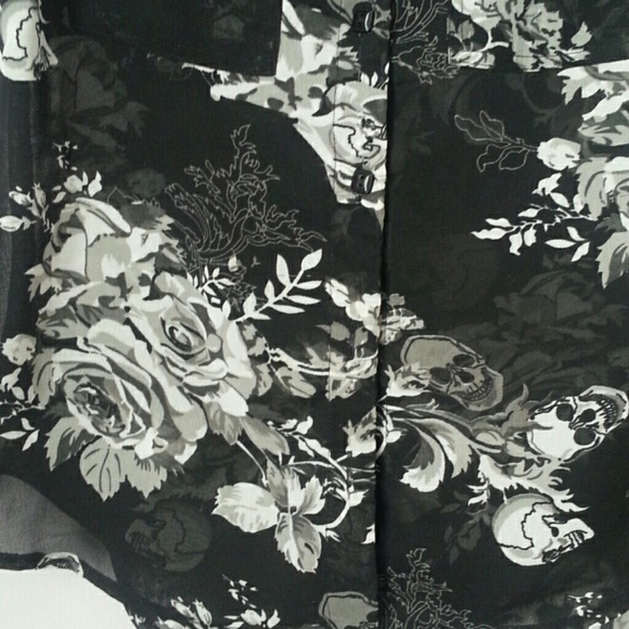 SOLD ๐ Sheer skull and rose top - Picture 2 of 4