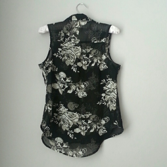 SOLD ๐ Sheer skull and rose top - Picture 3 of 4