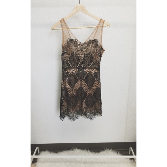 Dresses & Skirts - LACE DRESS