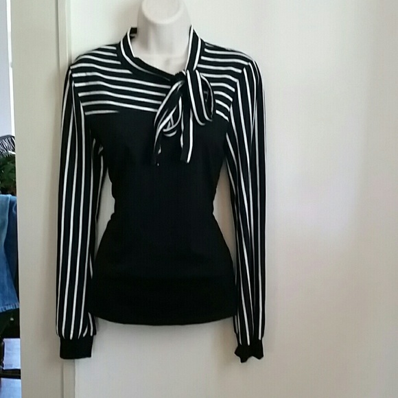 Classic and beautiful top NWOT - Picture 1 of 3