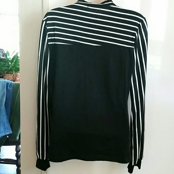 Classic and beautiful top NWOT - Picture 2 of 3