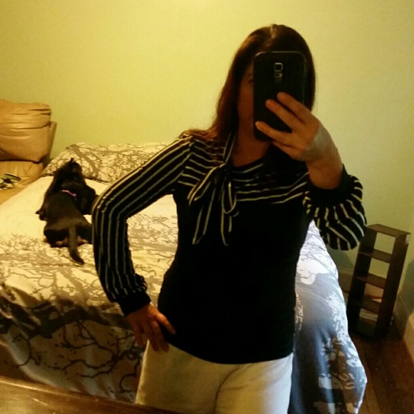 Classic and beautiful top NWOT - Picture 3 of 3