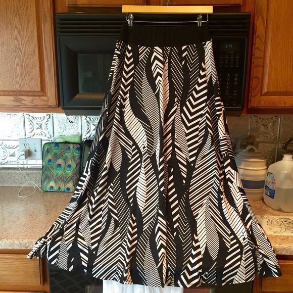 Black/White Geometric Maxi Skirt