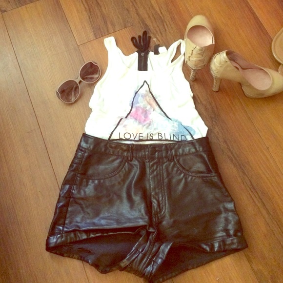 Supper cute "LOVE IS BLIND" saying shirt!!!
