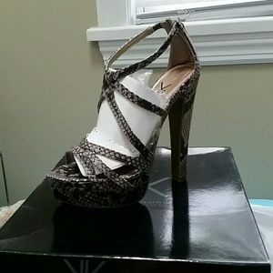 Kardashain Kollection Platforms