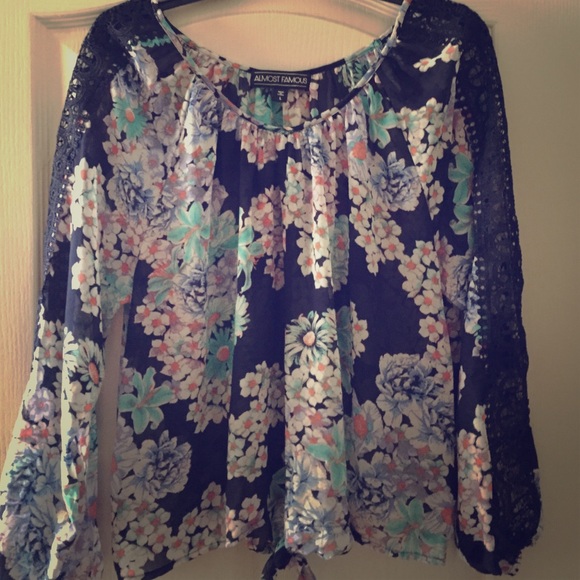 Floral blouse with lace sleeves