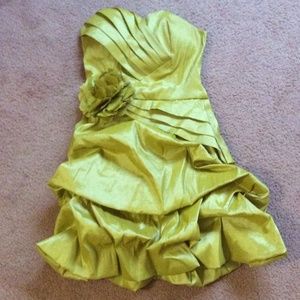 💥Just In Time For Prom Lime Green Dress💥