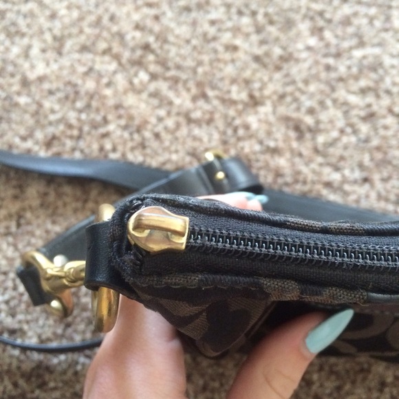 🚫SOLD🚫black original coach crossbody - Picture 3 of 3