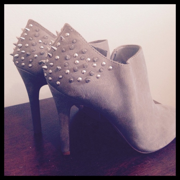 Jessica Simpson Spiked Studded boots shoes