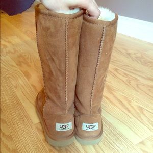 chestnut ugg boots, never worn