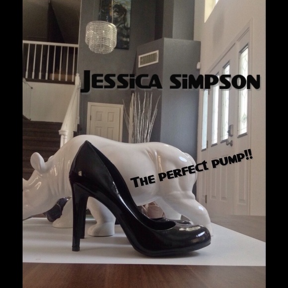 JESSICA SIMPSON BLACK PATENT 6.5 PUMP HEEL OFFICE