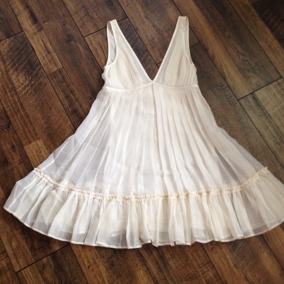 🚫SOLD🚫Antique White Pleated Bebe Dress