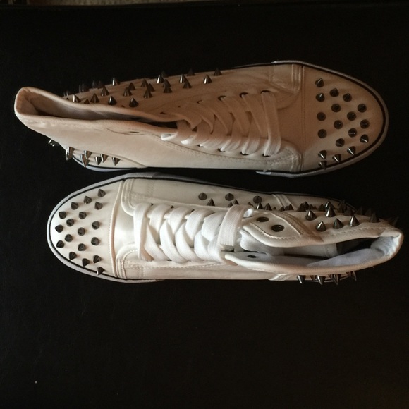 Spike sneakers - Picture 2 of 3