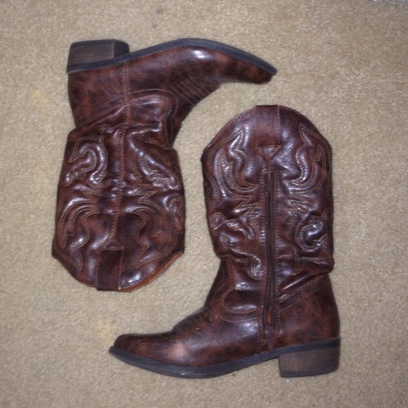 Cowboy/cowgirl boots