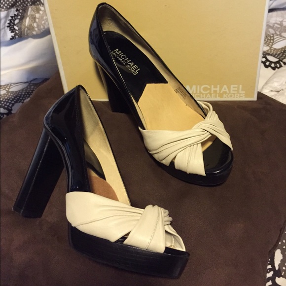 Michael Kors heels - Picture 2 of 3