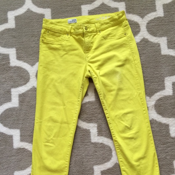 Bright yellow GAP 1969 Legging jeans