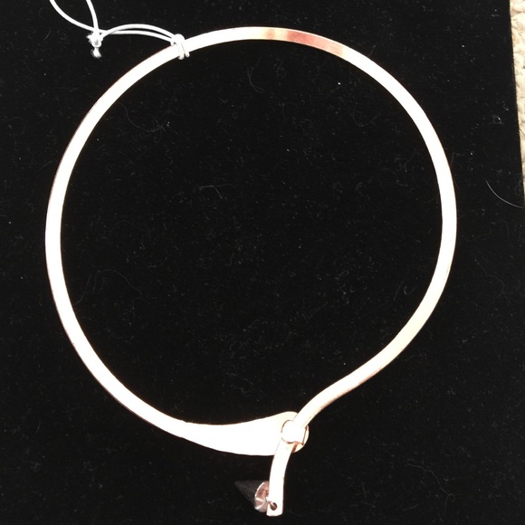 💄 strawberry/rose gold choker with arrow NWT💄 - Picture 3 of 4
