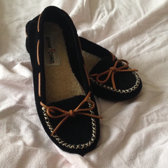 Black Minnetonka Moccasins