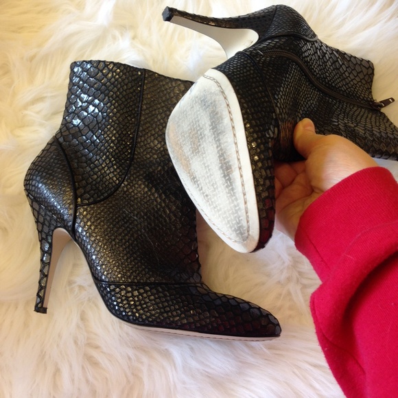 SALE❗️Enzo Angiolini Pewter Embossed Bootie - Picture 3 of 4